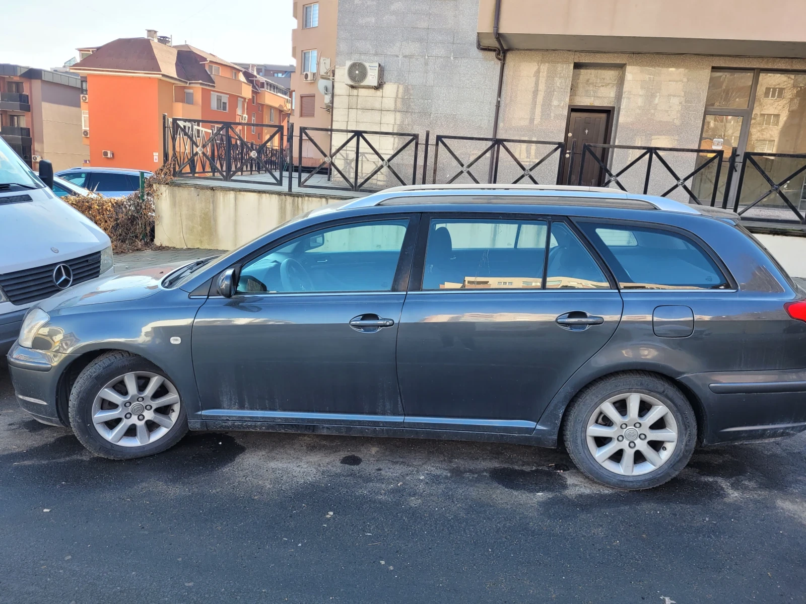Toyota Avensis  - изображение 2