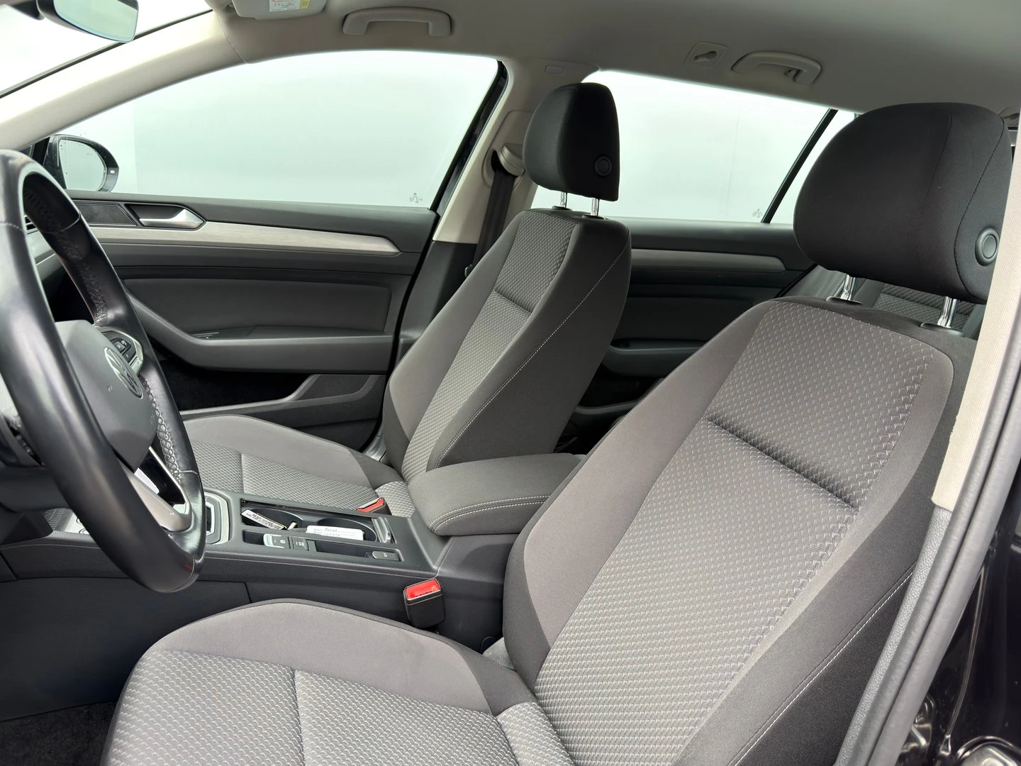 VW Passat Business 2.0 TDI SCR DSG, снимка 8 - Автомобили и джипове - 54353532