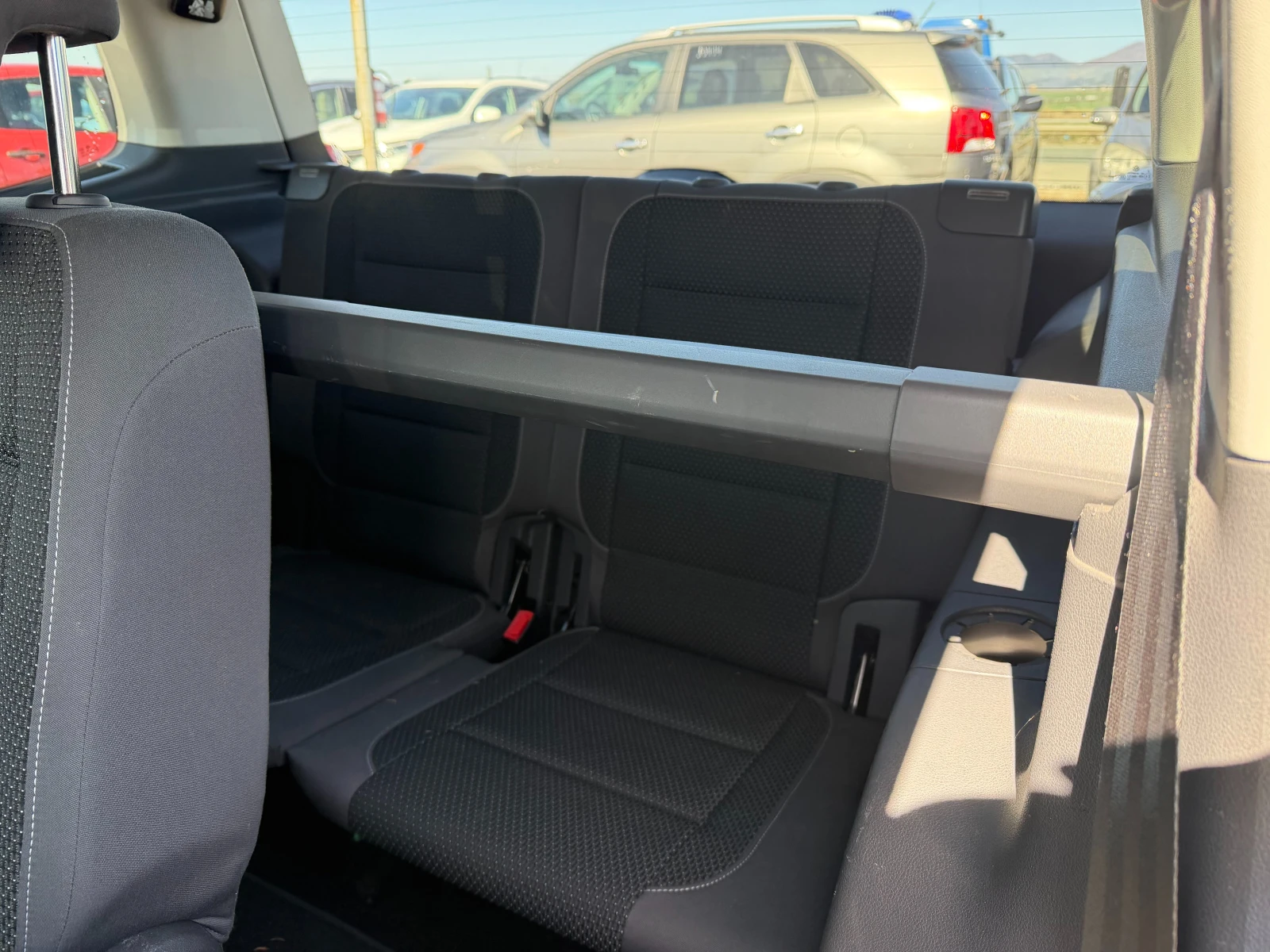 VW Touran 1.6TDI NAVI 6+ 1 EURO 5, снимка 11 - Автомобили и джипове - 53767988