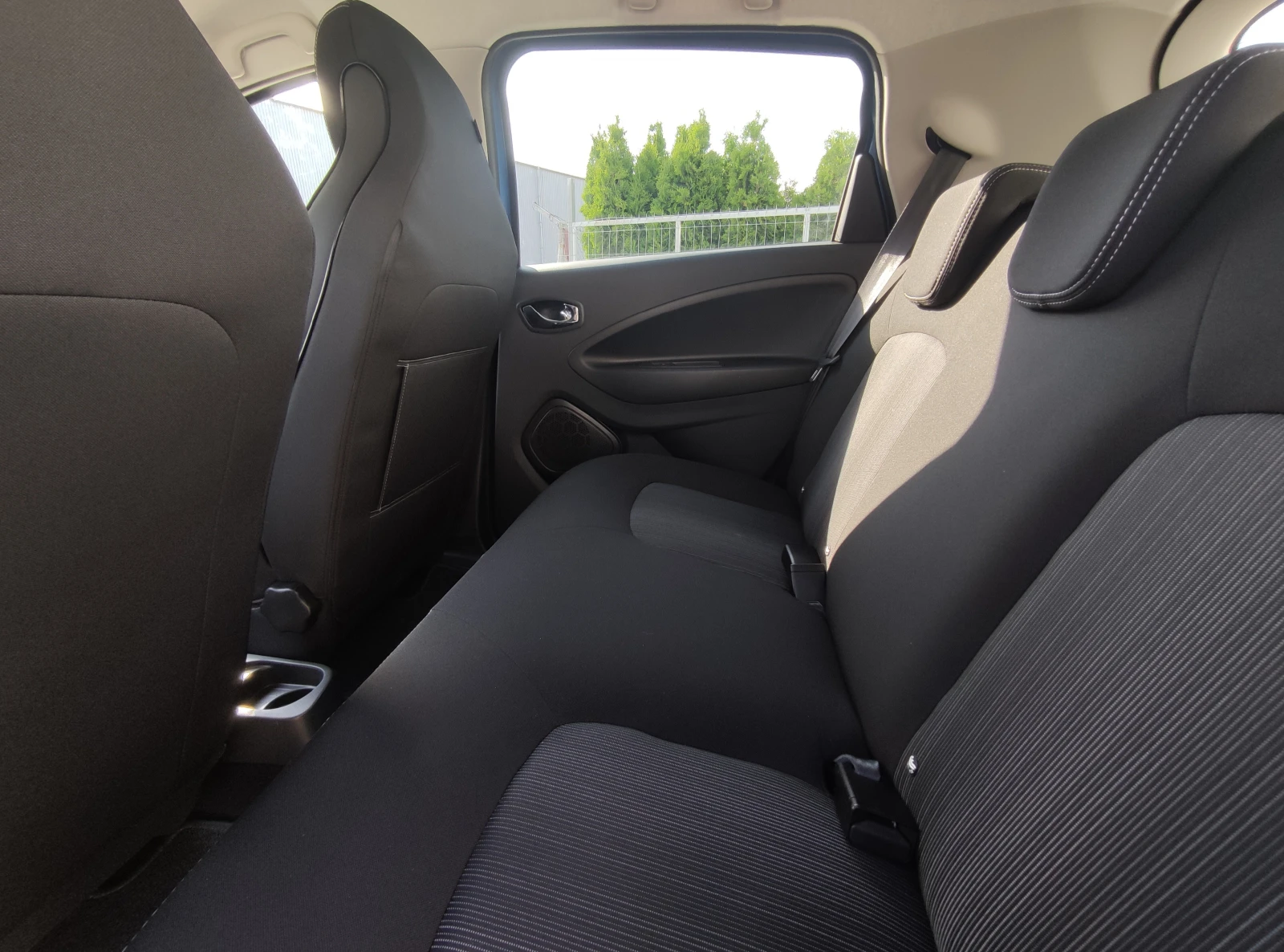 Renault Zoe, снимка 10 - Автомобили и джипове - 53953357