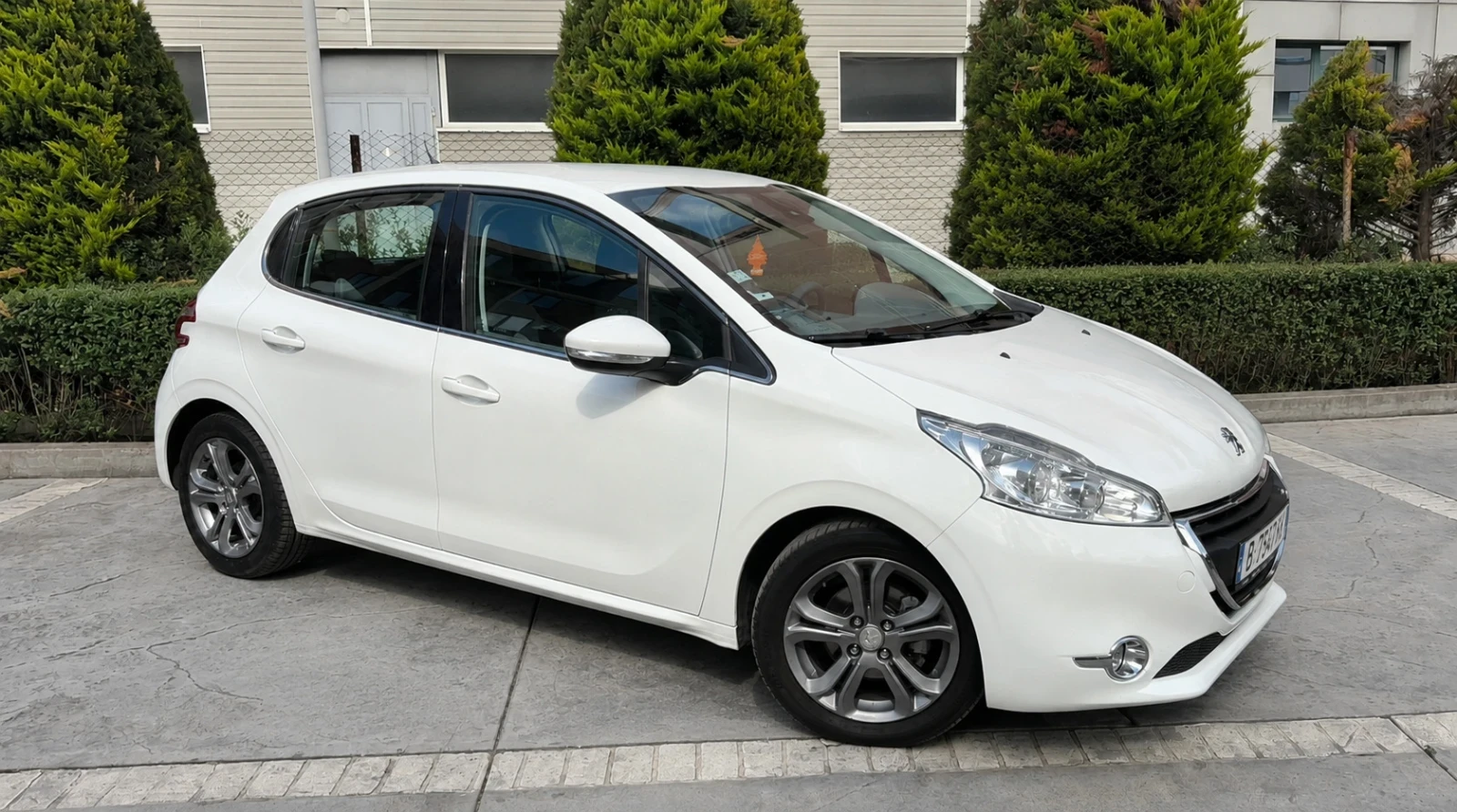 Peugeot 208 1.6hdi Автоматик , снимка 2 - Автомобили и джипове - 55411840