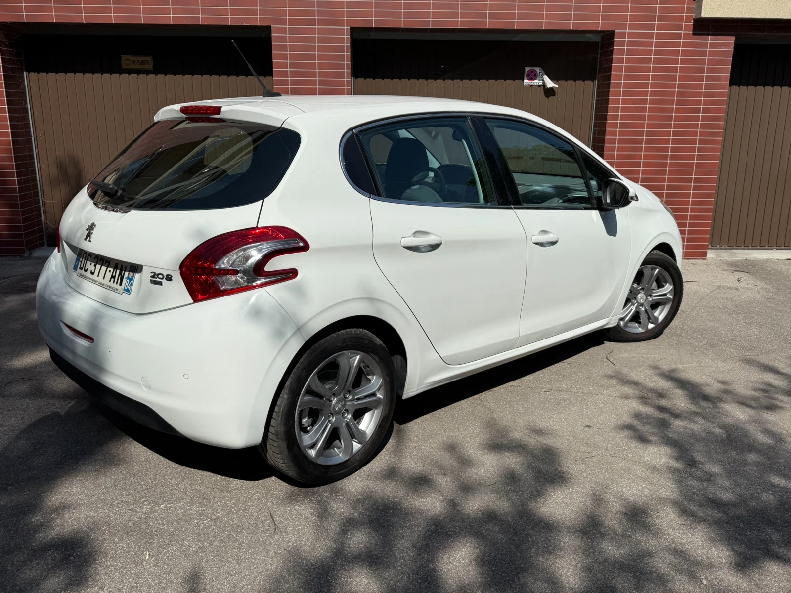 Peugeot 208 1.6hdi Автоматик Серв. История, снимка 4 - Автомобили и джипове - 54601180
