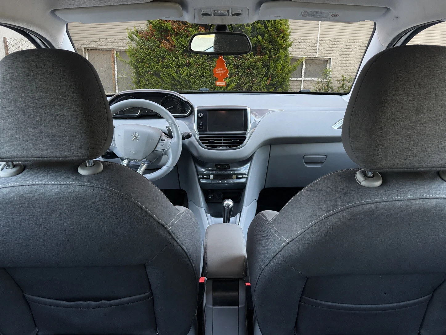 Peugeot 208 1.6hdi Автоматик , снимка 11 - Автомобили и джипове - 55411840