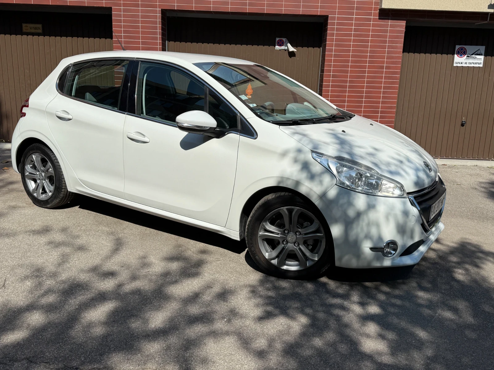 Peugeot 208 1.6hdi Автоматик Серв. История, снимка 6 - Автомобили и джипове - 54601180