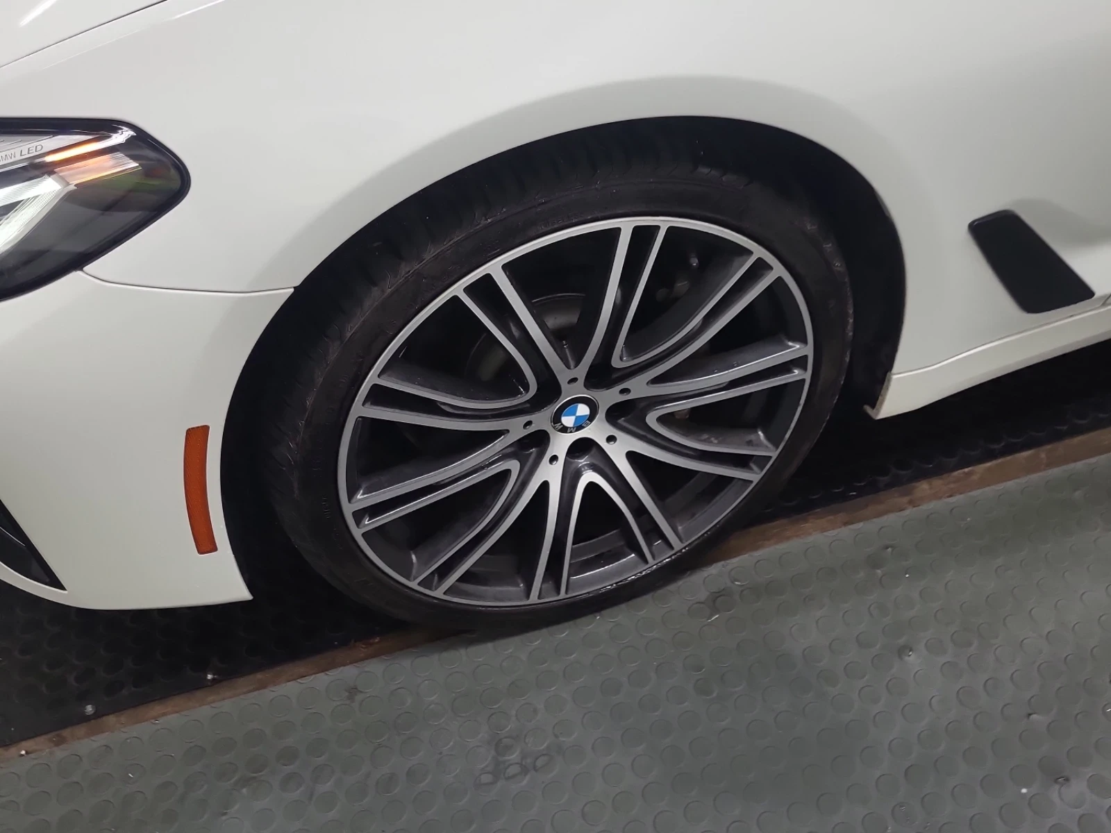 BMW 530 XDRIVE* ПОДГРЕВ* ПАМЕТ* ШИБИДАХ* CARFAX, снимка 4 - Автомобили и джипове - 55086780