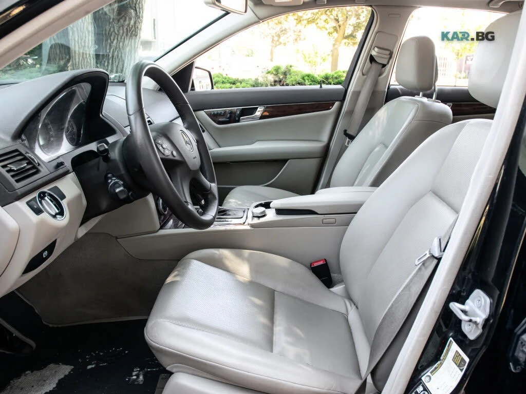 Mercedes-Benz C 350 * 4MATIC* АвтоКредит * (ЦЕНА ДО БГ), снимка 7 - Автомобили и джипове - 55137249