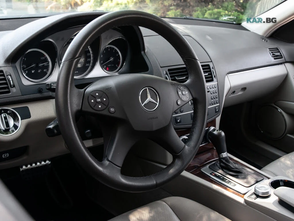 Mercedes-Benz C 350 * 4MATIC* АвтоКредит * (ЦЕНА ДО БГ), снимка 8 - Автомобили и джипове - 55137249