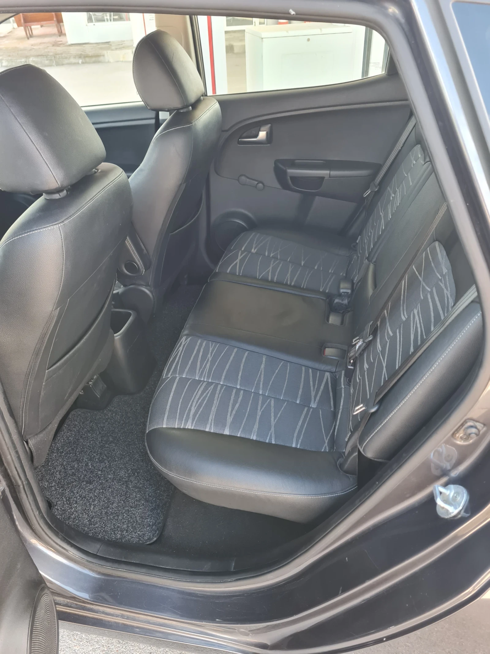 Kia Venga 1.4куб.90к.с. 2015г. Фейстлифт , снимка 6 - Автомобили и джипове - 56187212