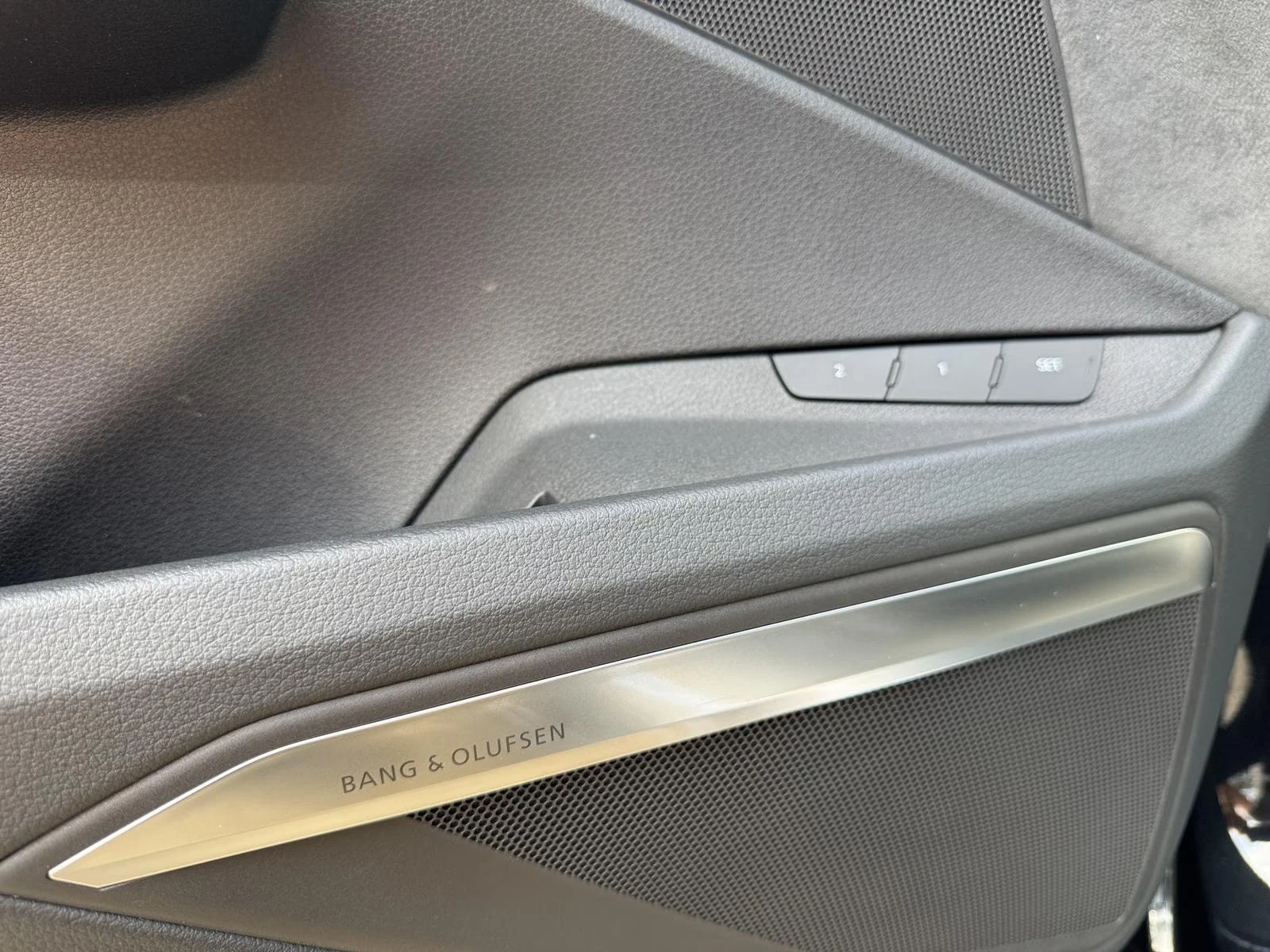 Audi E-Tron 3XS-LINE* RS* HD MATRIX LIGHTS* PANO* 360* , снимка 13 - Автомобили и джипове - 56233314