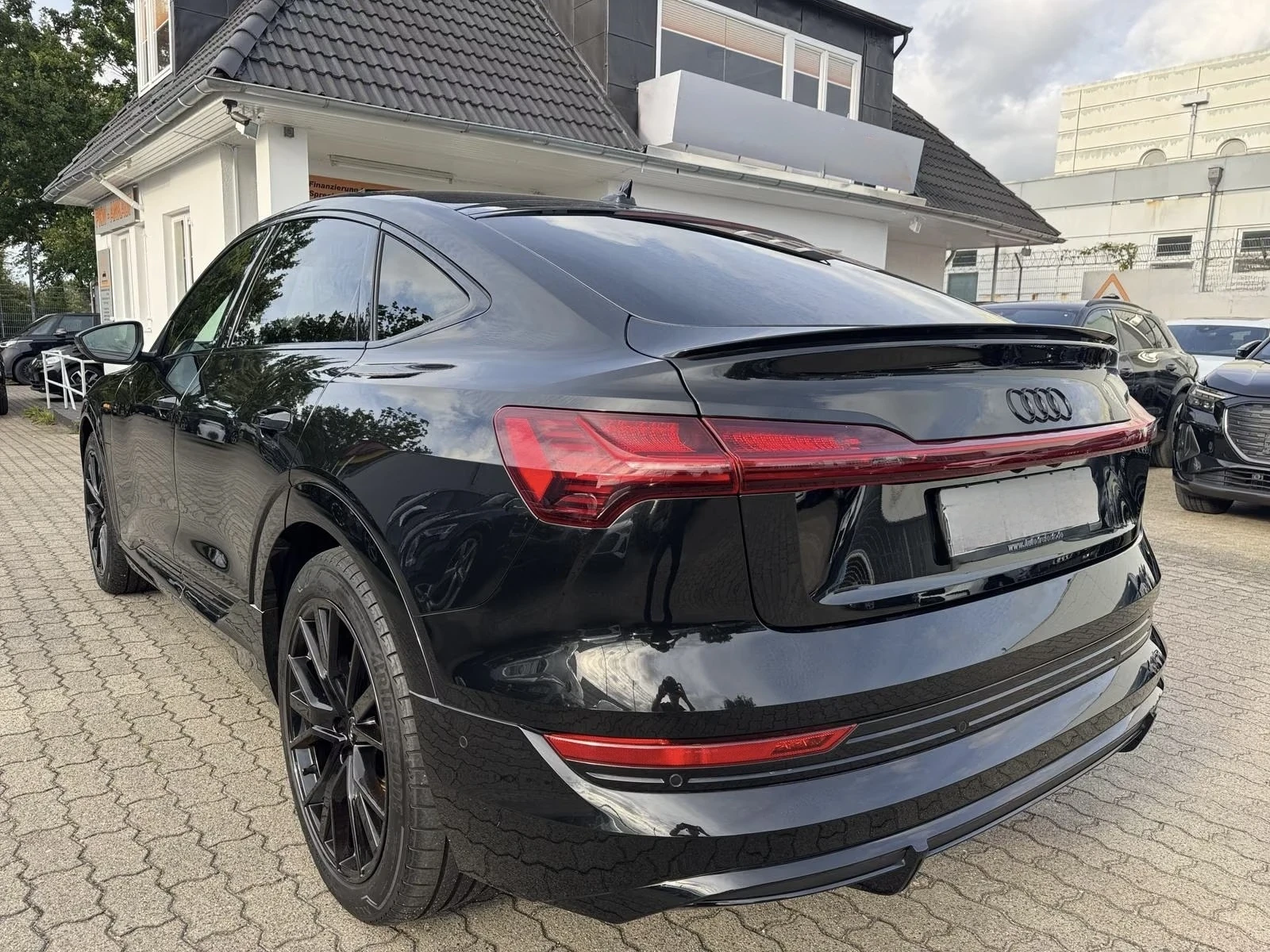 Audi E-Tron 3XS-LINE* RS* HD MATRIX LIGHTS* PANO* 360* , снимка 6 - Автомобили и джипове - 56233314