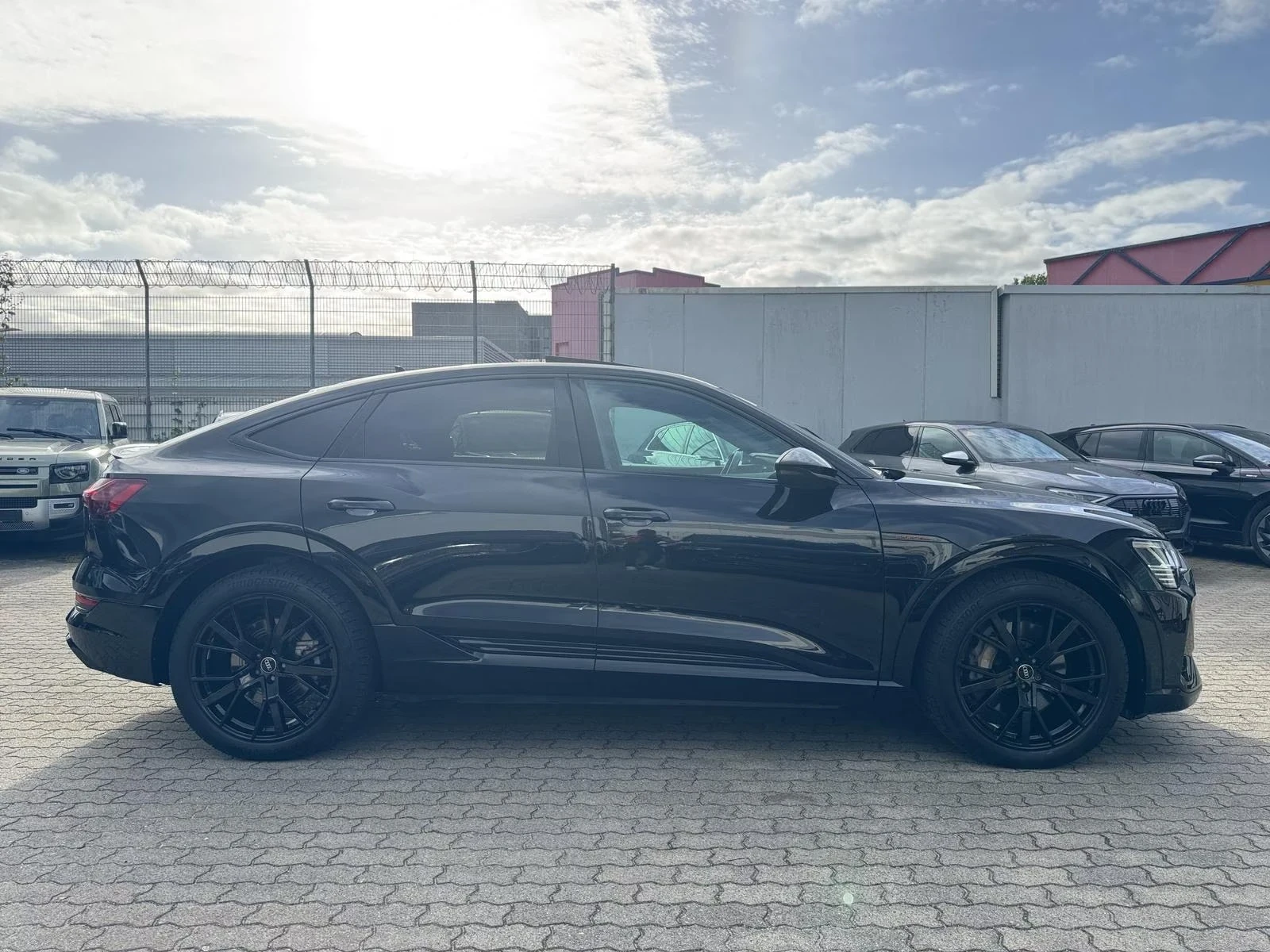 Audi E-Tron 3XS-LINE* RS* HD MATRIX LIGHTS* PANO* 360* , снимка 3 - Автомобили и джипове - 56233314