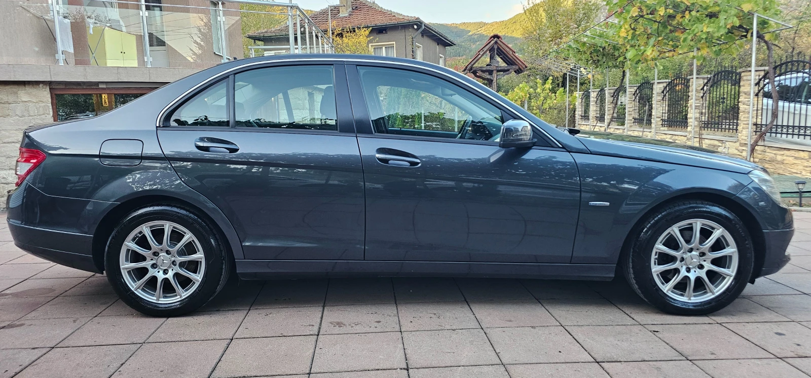 Mercedes-Benz C 180 CGI , снимка 8 - Автомобили и джипове - 56444316