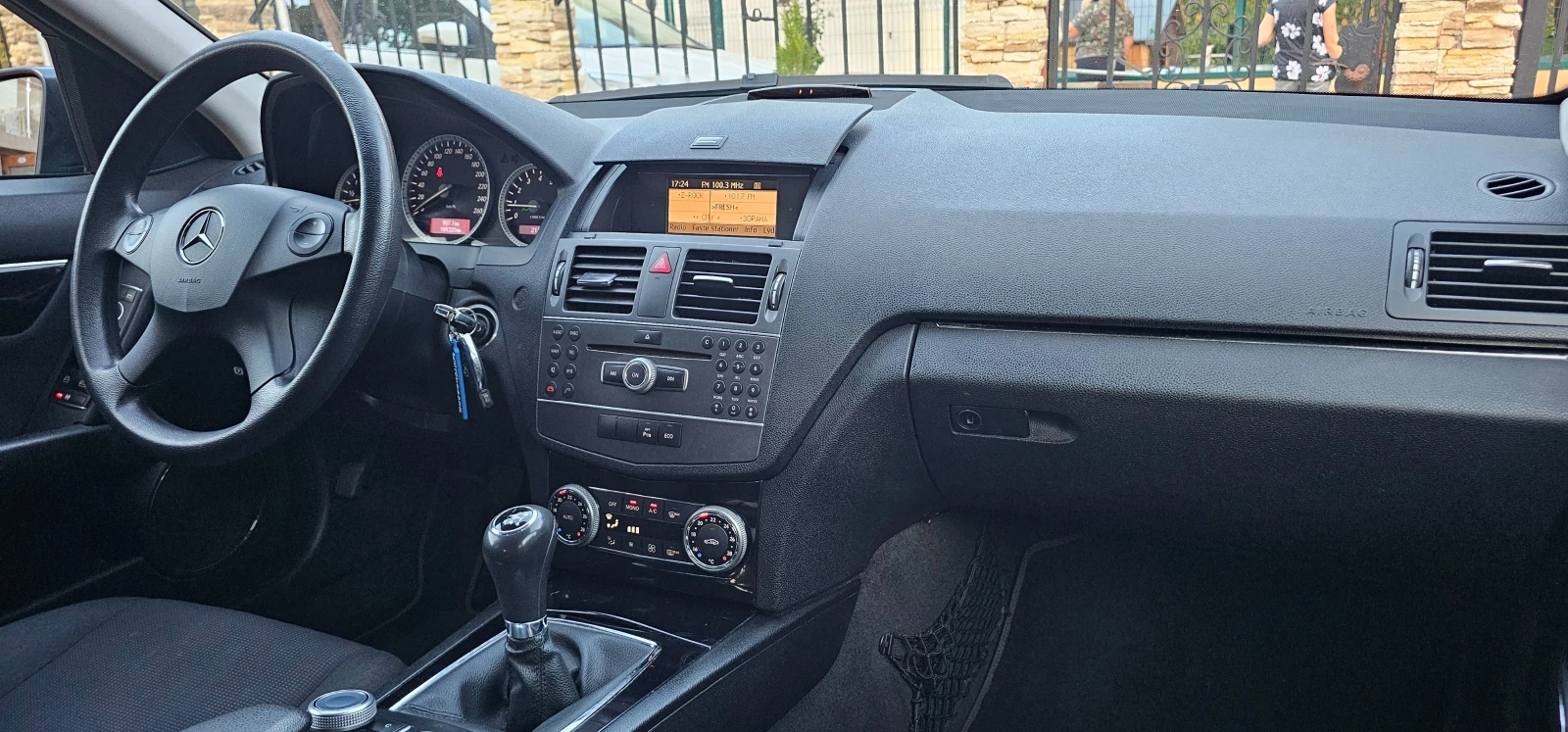 Mercedes-Benz C 180 CGI , снимка 12 - Автомобили и джипове - 56444316
