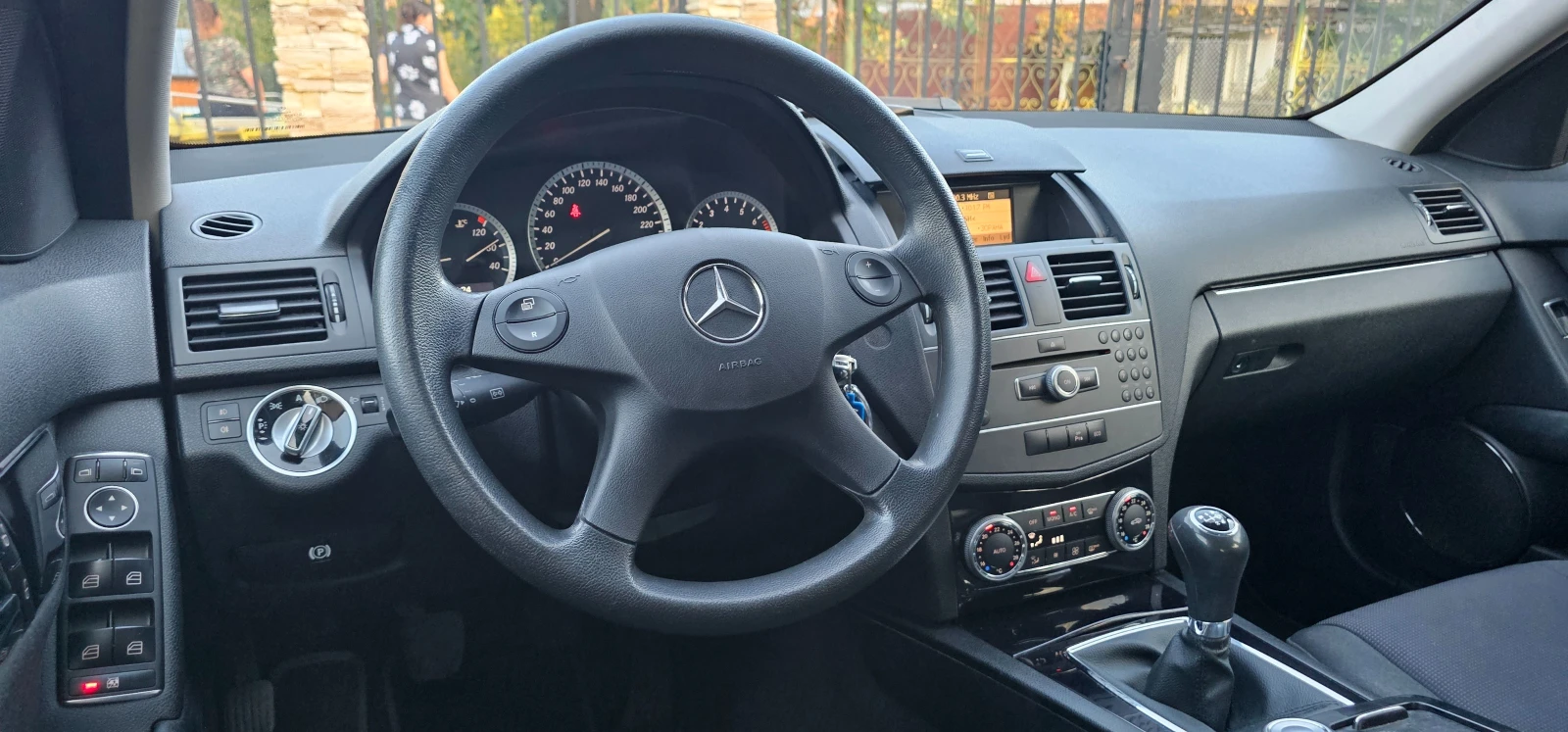 Mercedes-Benz C 180 CGI , снимка 11 - Автомобили и джипове - 56444316