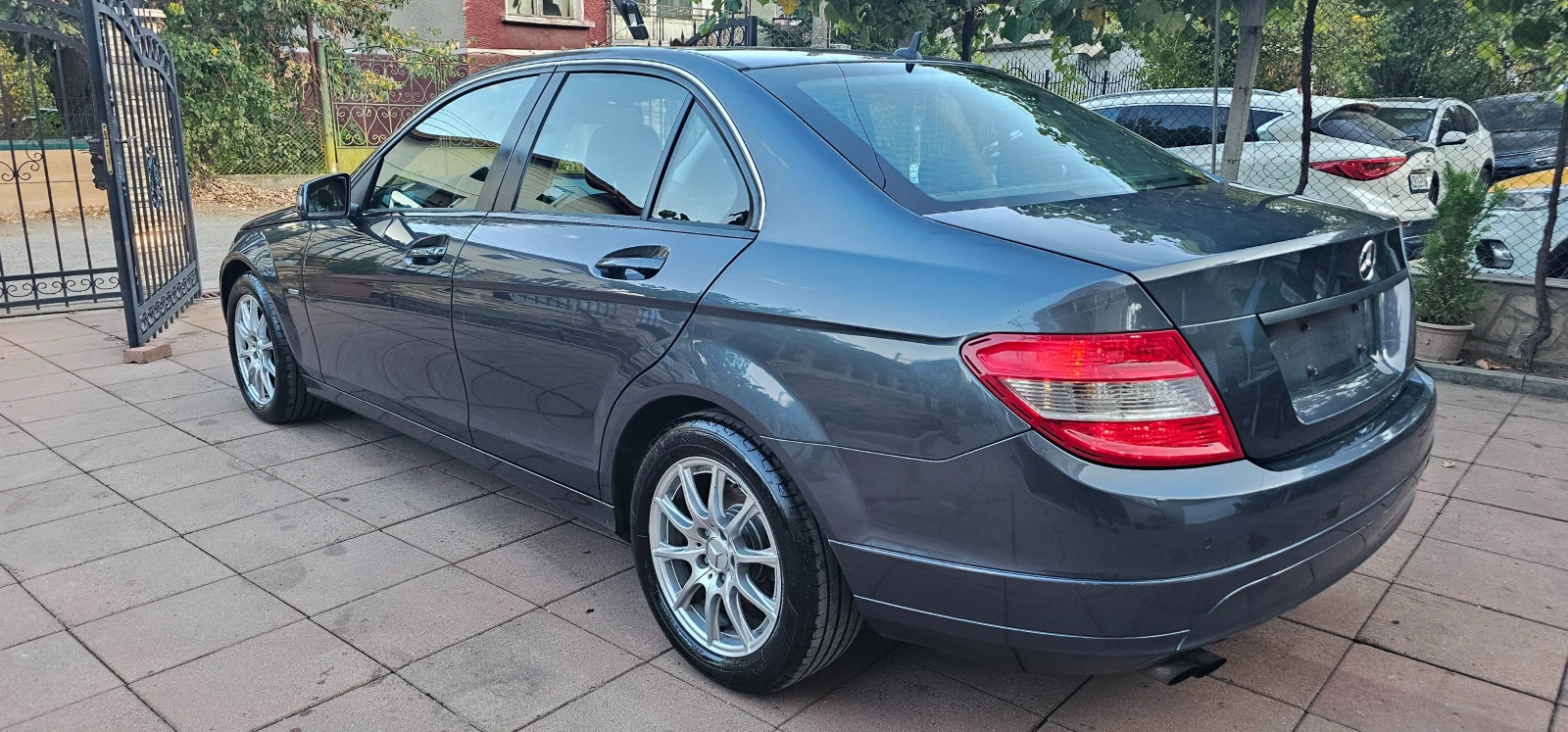 Mercedes-Benz C 180 CGI , снимка 4 - Автомобили и джипове - 56444316