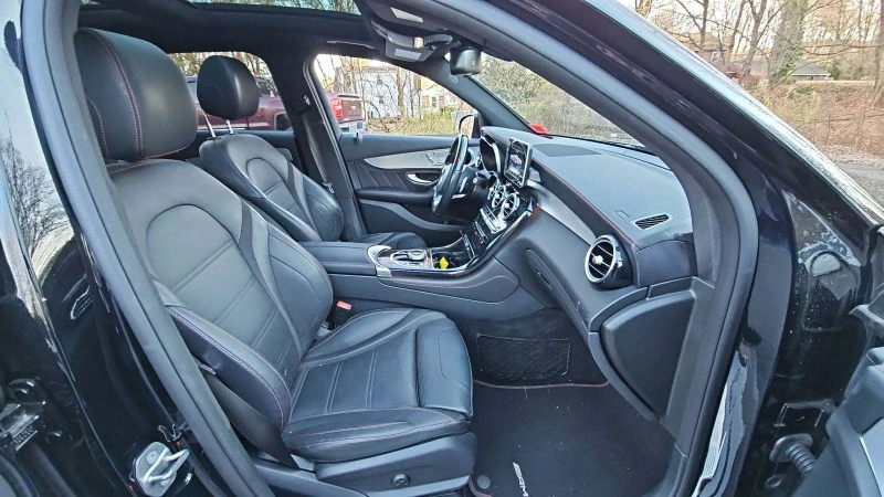 Mercedes-Benz GLC 43 AMG 1ВИ СОБСТВЕНИК* PANO* М.ТОЧКА* KEYGO, снимка 9 - Автомобили и джипове - 47966997