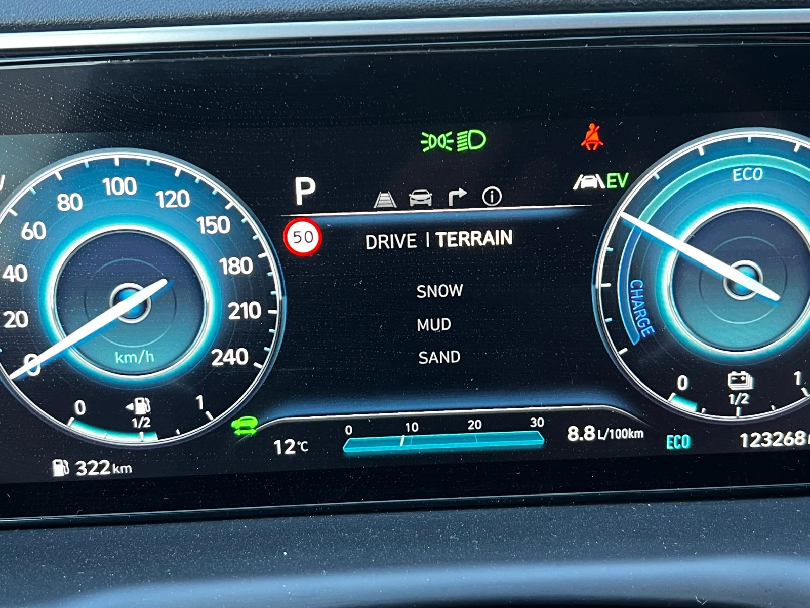 Hyundai Tucson Keyless, AWD, Distronic, Camera, снимка 14 - Автомобили и джипове - 54046489