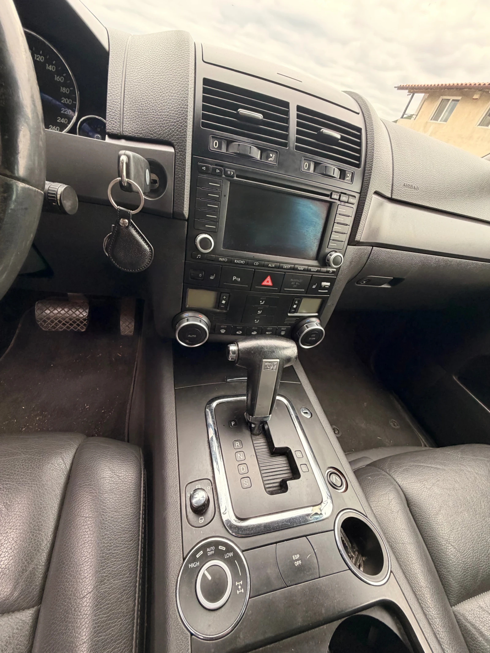 VW Touareg, снимка 4 - Автомобили и джипове - 56085174
