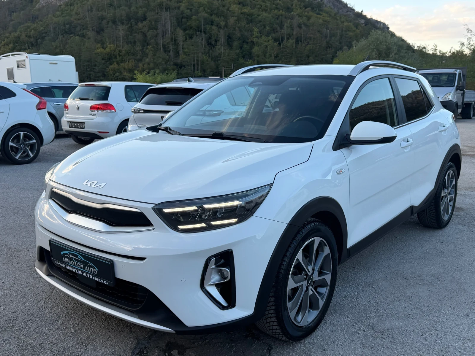 Kia Stonic 1.0 T-GDI MHEV 150 050km/КАТО НОВА/CARPLAY/Камера, снимка 6 - Автомобили и джипове - 56226514