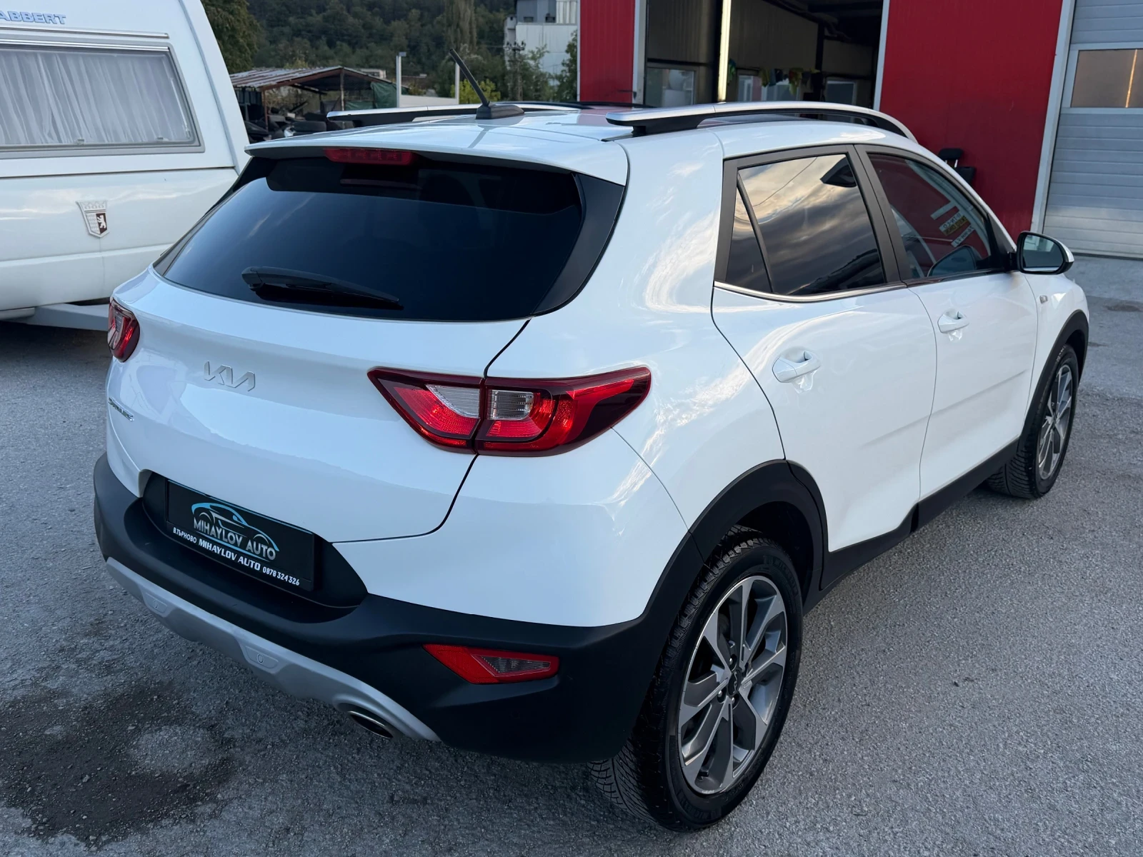 Kia Stonic 1.0 T-GDI MHEV 150 050km/КАТО НОВА/CARPLAY/Камера, снимка 3 - Автомобили и джипове - 56226514