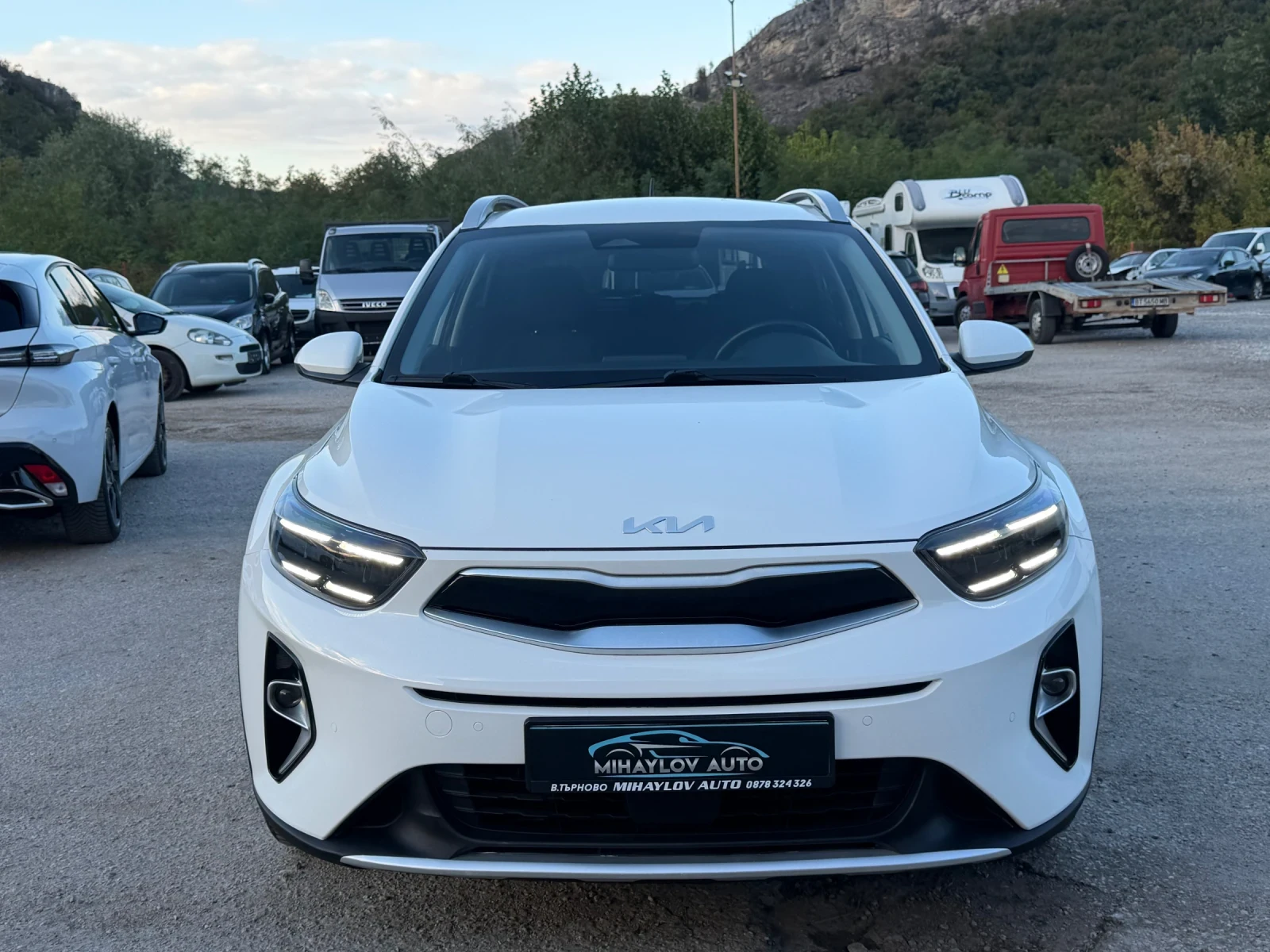 Kia Stonic 1.0 T-GDI MHEV 150 050km/КАТО НОВА/CARPLAY/Камера, снимка 7 - Автомобили и джипове - 56226514
