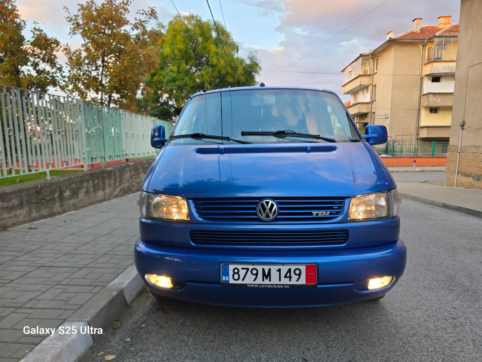 VW Multivan 2.5TDI.102KC.ATLANTIS.KLIMATRONIJ, снимка 2 - Бусове и автобуси - 56352766
