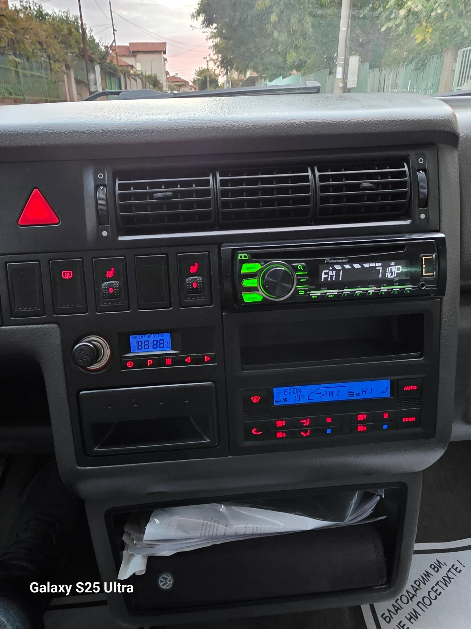 VW Multivan 2.5TDI.102KC.ATLANTIS.KLIMATRONIJ, снимка 17 - Бусове и автобуси - 56352766