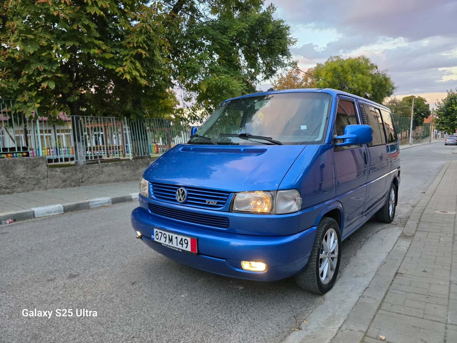 VW Multivan 2.5TDI.102KC.ATLANTIS.KLIMATRONIJ, снимка 3 - Бусове и автобуси - 56352766