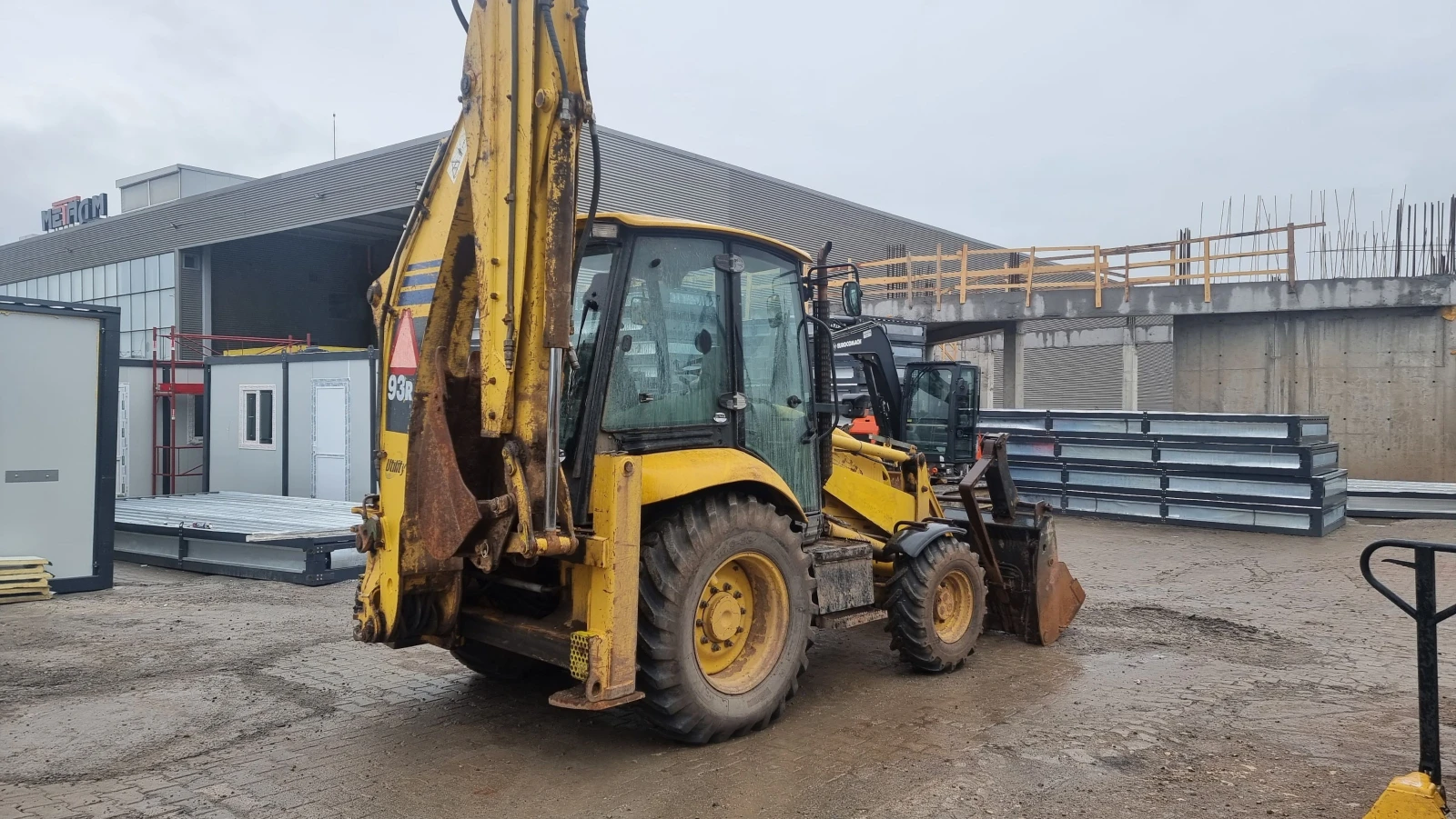 Багер Komatsu WB93R-5, снимка 5 - Индустриална техника - 54608402