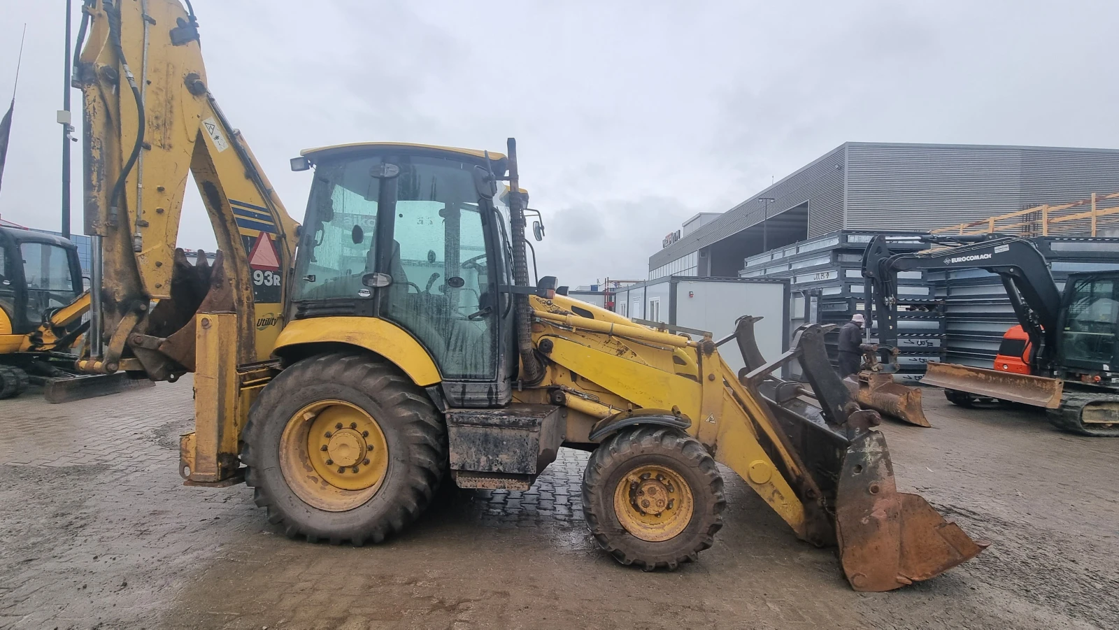 Багер Komatsu WB93R-5, снимка 4 - Индустриална техника - 54608402