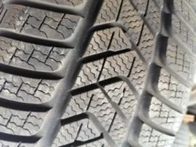 Гуми Зимни 225/40R18, снимка 12