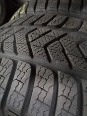 Гуми Зимни 225/40R18, снимка 4