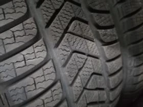 Гуми Зимни 225/40R18, снимка 1
