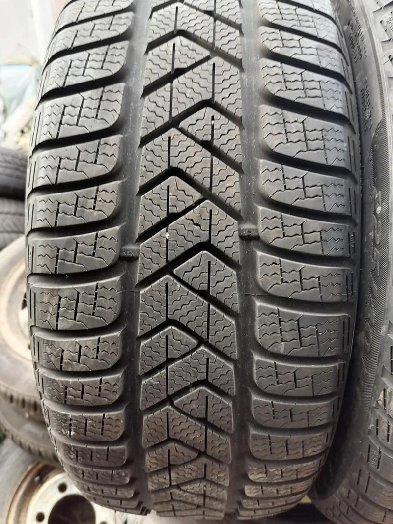 Гуми Зимни 225/40R18, снимка 5 - Гуми и джанти - 31638509