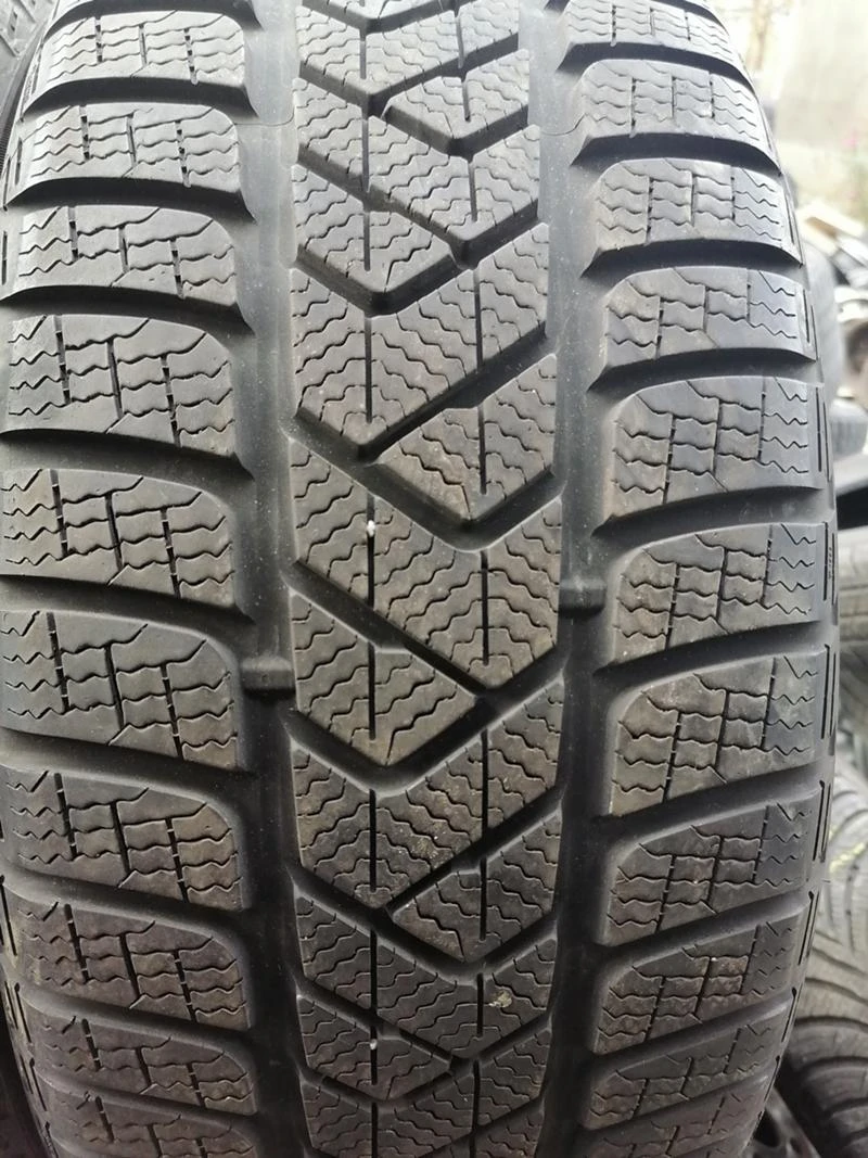 Гуми Зимни 225/40R18, снимка 6 - Гуми и джанти - 31638509