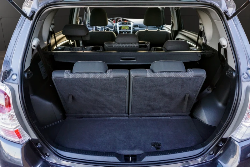 Toyota Verso 1.6i ACTIVE , снимка 15 - Автомобили и джипове - 42036100