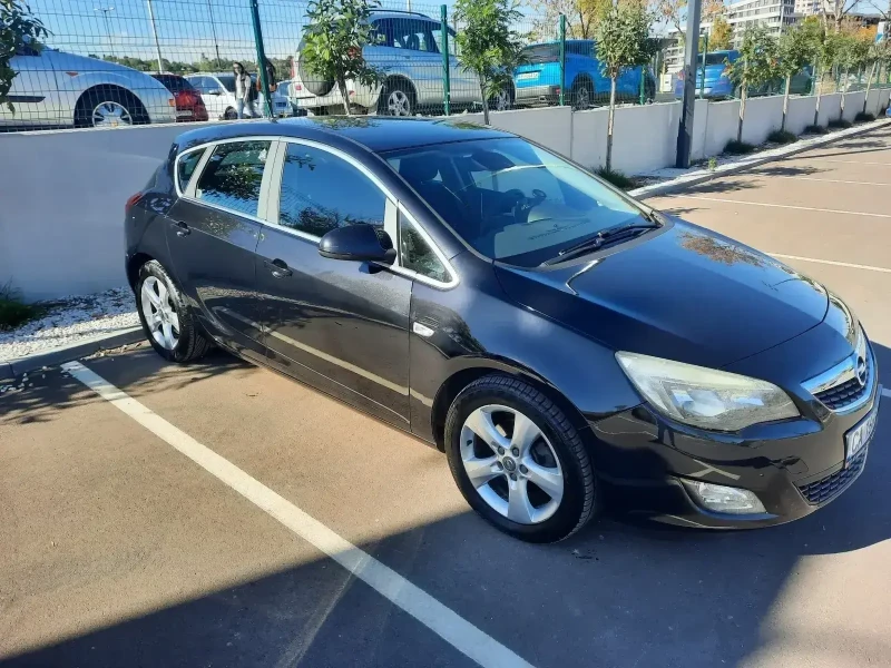 Opel Astra J, снимка 1 - Автомобили и джипове - 47598656