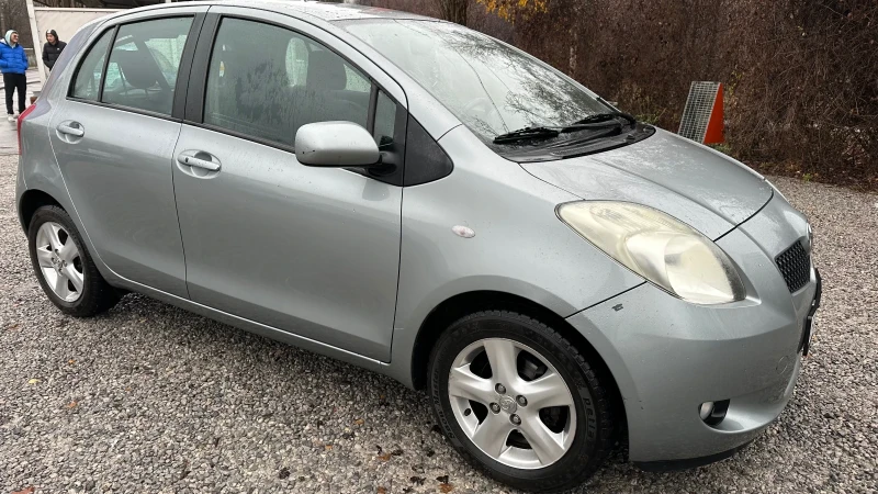 Toyota Yaris Автоматични скорости 1.3 бензин , снимка 3 - Автомобили и джипове - 48177917