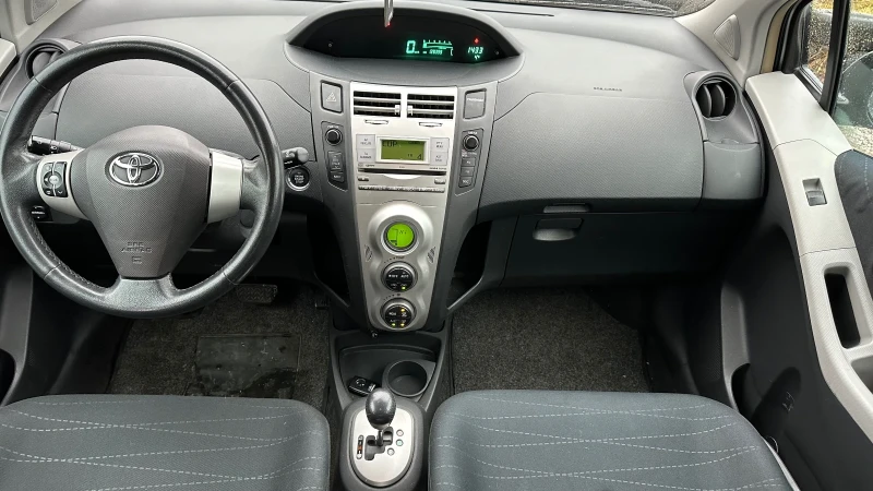 Toyota Yaris Автоматични скорости 1.3 бензин , снимка 16 - Автомобили и джипове - 48177917