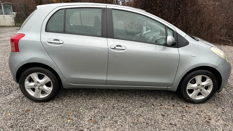 Toyota Yaris Автоматични скорости 1.3 бензин , снимка 4 - Автомобили и джипове - 48177917