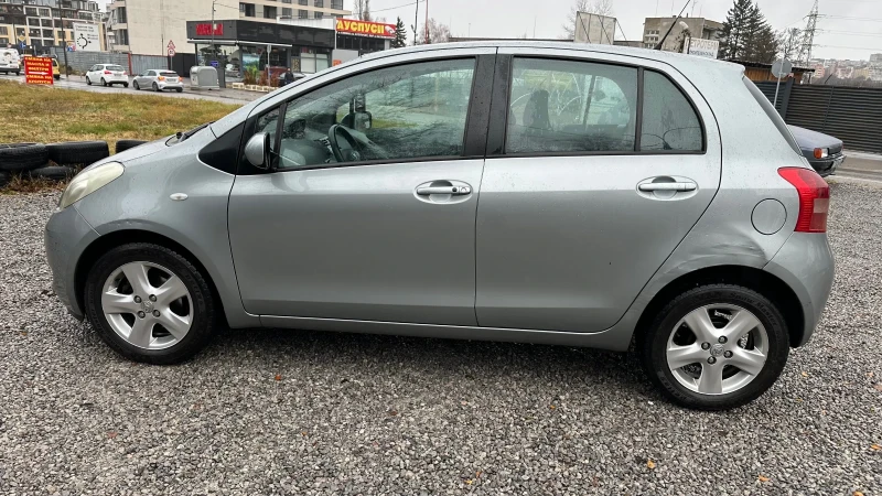 Toyota Yaris Автоматични скорости 1.3 бензин , снимка 2 - Автомобили и джипове - 48177917