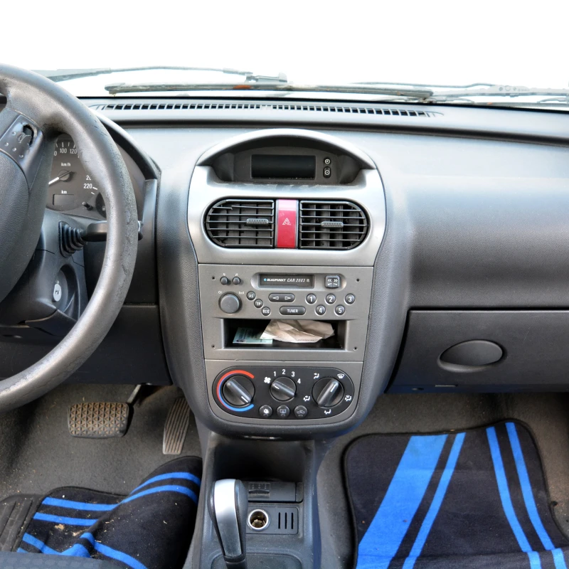 Opel Corsa 1.4 i, снимка 6 - Автомобили и джипове - 52163479