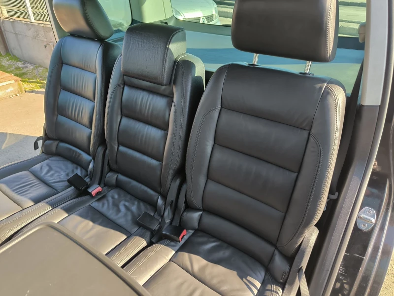 VW Touran 2.0TDi КОЖА, снимка 14 - Автомобили и джипове - 52804956