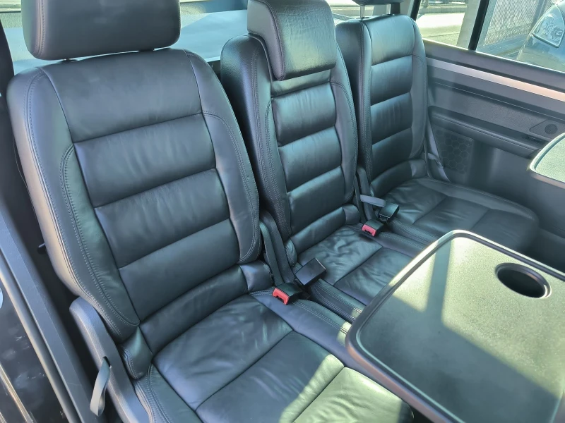 VW Touran 2.0TDi КОЖА, снимка 11 - Автомобили и джипове - 52804956