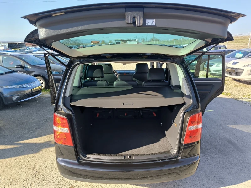 VW Touran 2.0TDi КОЖА, снимка 16 - Автомобили и джипове - 52804956