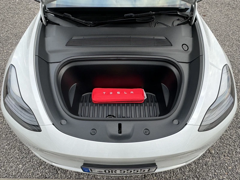 Tesla Model Y LR4X4 ЧАСТНА ОБЯВА БЯЛ САЛОН БЕЗ ТАКСИ ПРЕХВЪРЛЯНЕ, снимка 11 - Автомобили и джипове - 52998325