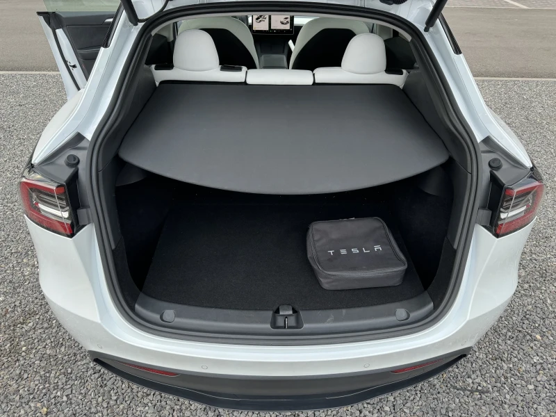 Tesla Model Y LR4X4 ЧАСТНА ОБЯВА БЯЛ САЛОН БЕЗ ТАКСИ ПРЕХВЪРЛЯНЕ, снимка 12 - Автомобили и джипове - 52998325