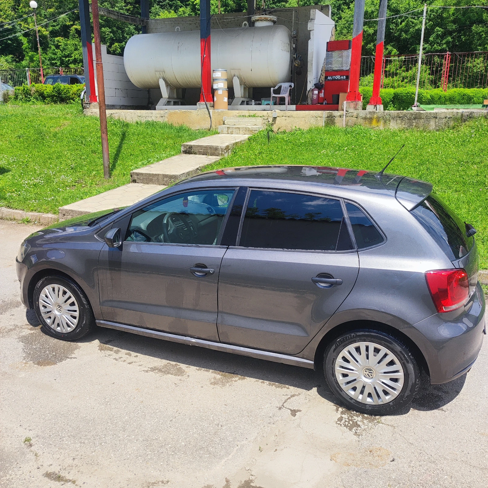 VW Polo Blue motion 1.6 tdi - изображение 2