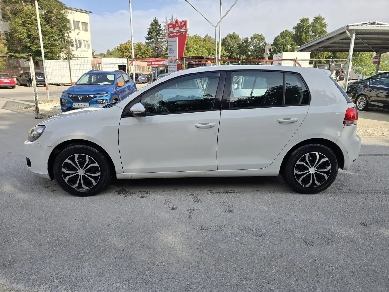 VW Golf 1.6Бензин - Фабричен Газ - изображение 6