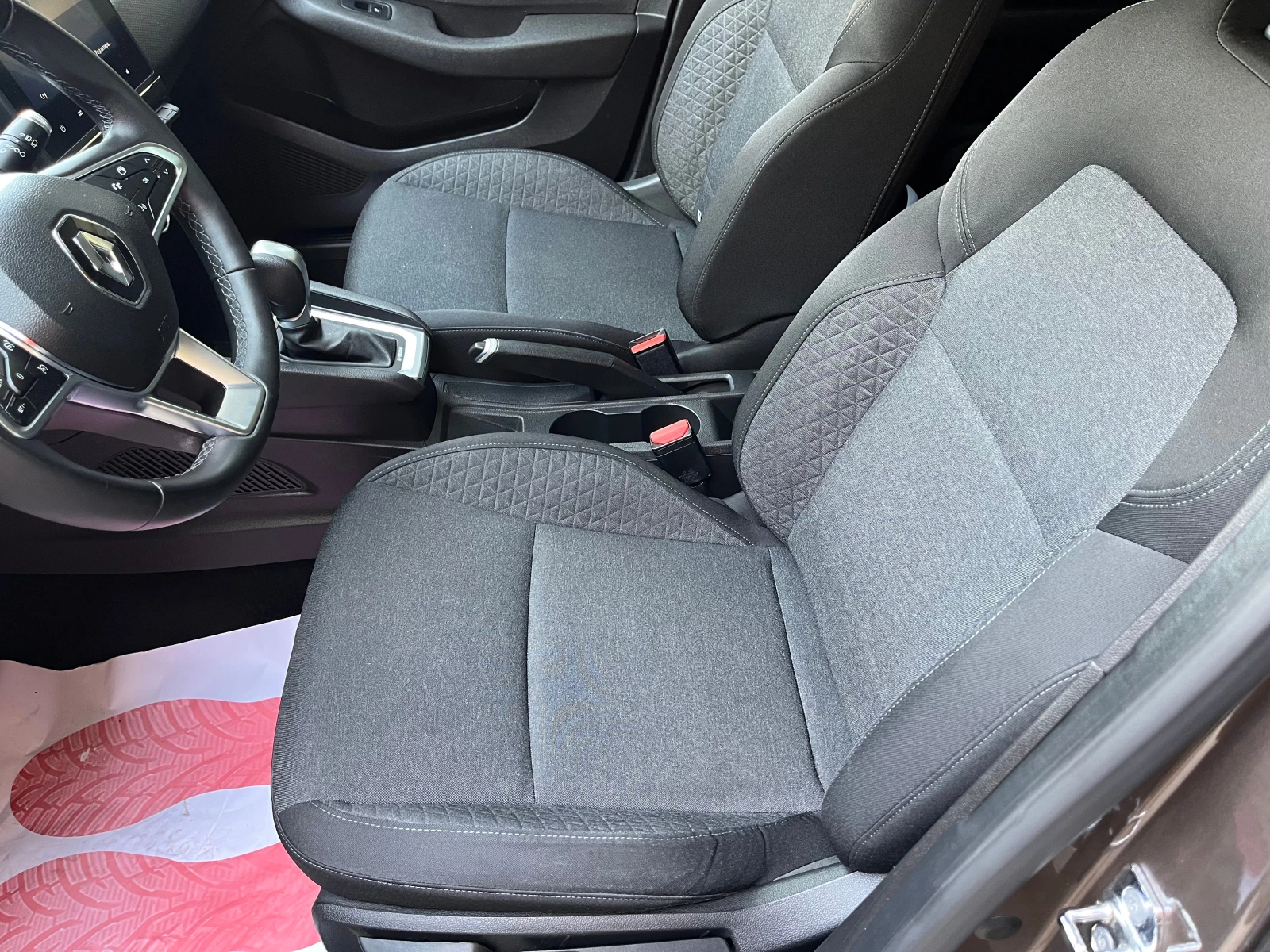 Renault Clio E-tech Hybrid 1.6 - изображение 8